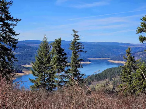 86 Moon River Ln, Orofino, ID 83544