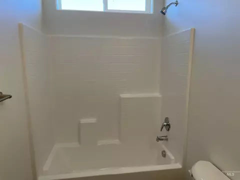 Bath - 933 Roen Rd, Jerome, ID 83338 photo 3 of 4