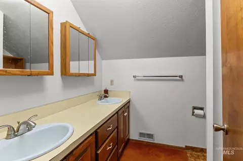 Bath - 3154 N 4750 E, Murtaugh, ID 83344 photo 5 of 5