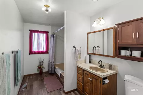 Bath - 3154 N 4750 E, Murtaugh, ID 83344 photo 2 of 5