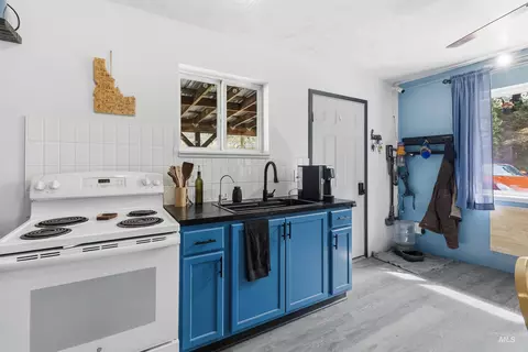 Kitchen - 1161 Chaney Rd, Viola, ID 83872 photo 2 of 4