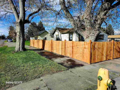 890 Valley Ave, Baker City, OR 97814