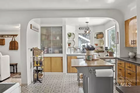 Kitchen - 202 S School St, Cascade, ID 83611 photo 4 of 6
