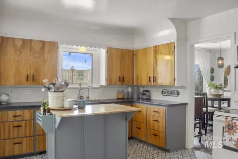 Kitchen - 202 S School St, Cascade, ID 83611 photo 5 of 6