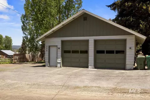 Exterior - 202 S School St, Cascade, ID 83611 photo 8 of 10