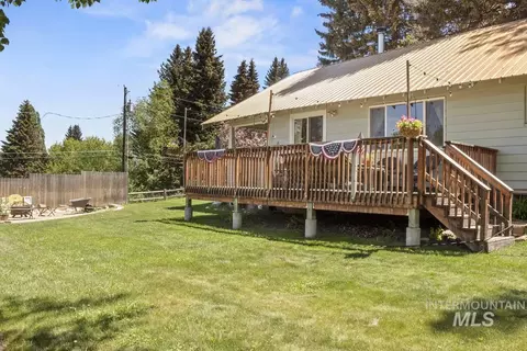Exterior - 202 S School St, Cascade, ID 83611 photo 4 of 10