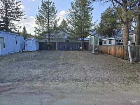 514 Sawyer St D10, Cascade, ID 83611