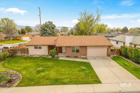 5744 N Millrun Ave, Garden City, ID 83714