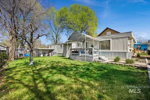 341 Bruneau St E, Hagerman, ID 83332