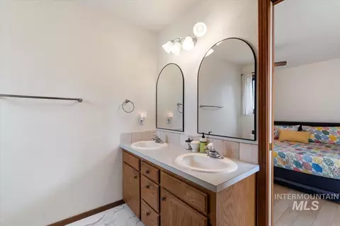 Bath - 15335 David St, Caldwell, ID 83607 photo 1 of 4