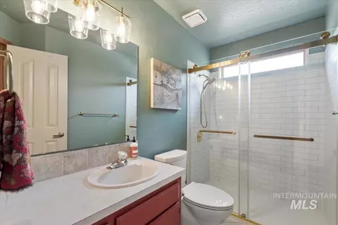 Bath - 15335 David St, Caldwell, ID 83607 photo 3 of 4