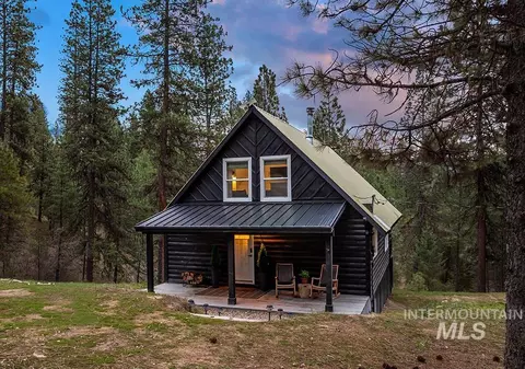 9 Upper Fitchs Point Rd, Garden Valley, ID 83622
