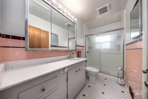 Bath - 148 N 20th St, Payette, ID 83661 photo 1 of 2