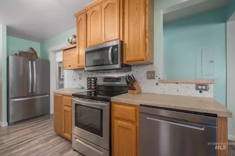 Kitchen - 148 N 20th St, Payette, ID 83661 photo 3 of 4