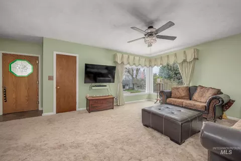 Living - 148 N 20th St, Payette, ID 83661 photo 1 of 1
