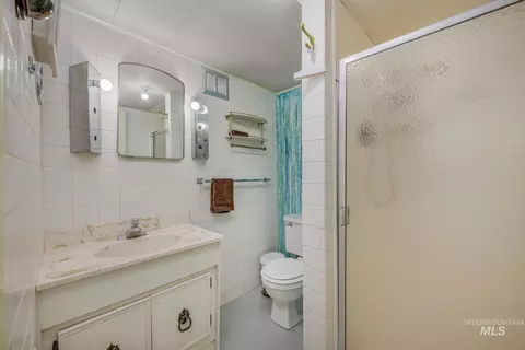 Bath - 148 N 20th St, Payette, ID 83661 photo 2 of 2