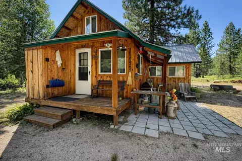457 Engleman Rd, Prairie, ID 83647