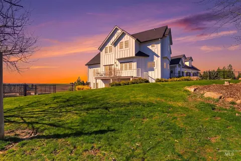 1014 Hilby Rd, Moscow, ID 83843