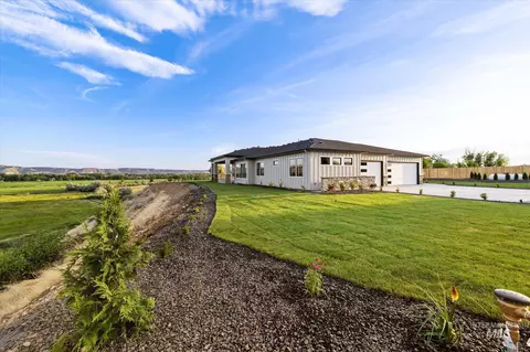1015 Greenfields Ln, Emmett, ID 83617