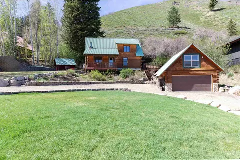 807 S Twin Pine Dr, Mountain Home, ID 83647
