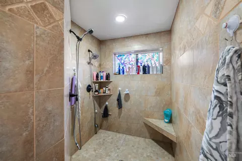 Bath - 23824 Breyer Rd, Caldwell, ID 83607 photo 2 of 5