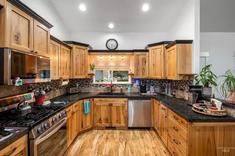 Kitchen - 23824 Breyer Rd, Caldwell, ID 83607 photo 2 of 3