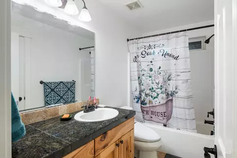 Bath - 23824 Breyer Rd, Caldwell, ID 83607 photo 5 of 5