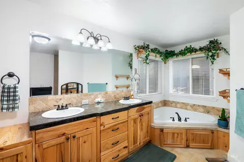 Bath - 23824 Breyer Rd, Caldwell, ID 83607 photo 3 of 5