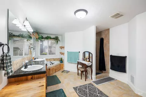 Bath - 23824 Breyer Rd, Caldwell, ID 83607 photo 1 of 5
