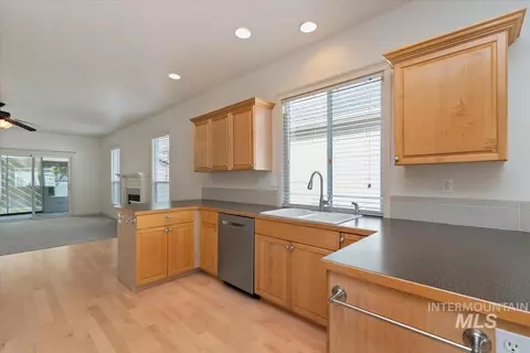 Kitchen - 356 S Golden Eagle Ln, Eagle, ID 83616 photo 5 of 6