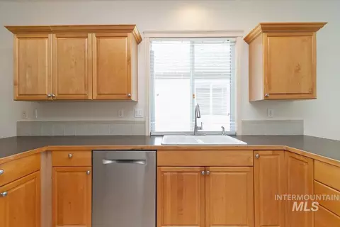 Kitchen - 356 S Golden Eagle Ln, Eagle, ID 83616 photo 3 of 6
