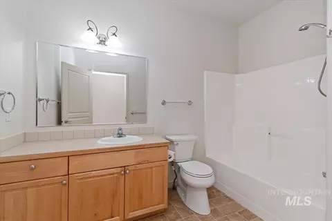 Bath - 356 S Golden Eagle Ln, Eagle, ID 83616 photo 4 of 4