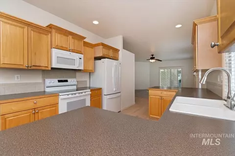 Kitchen - 356 S Golden Eagle Ln, Eagle, ID 83616 photo 6 of 6