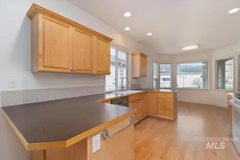 Kitchen - 356 S Golden Eagle Ln, Eagle, ID 83616 photo 2 of 6