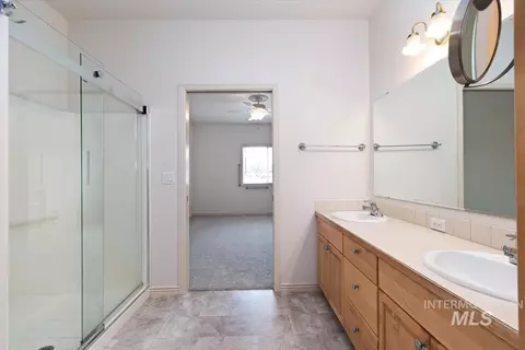 Bath - 356 S Golden Eagle Ln, Eagle, ID 83616 photo 3 of 4
