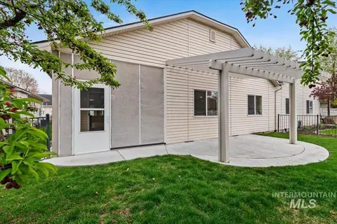 Exterior - 356 S Golden Eagle Ln, Eagle, ID 83616 photo 6 of 12