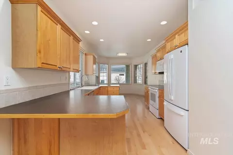 Kitchen - 356 S Golden Eagle Ln, Eagle, ID 83616 photo 1 of 6