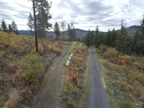 905 Hidden Valley Ln, Weippe, ID 83553 photo 3