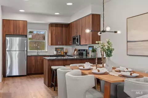 7469 W Swain Ln, Garden City, ID 83714