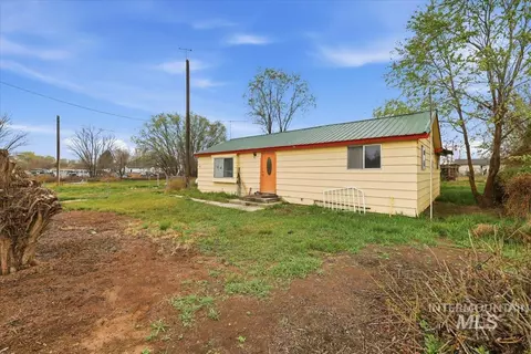 150 3rd St, Grand View, ID 83624