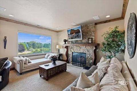 Living - 480 E Laguna Shore Ln, Eagle, ID 83616 photo 4 of 5