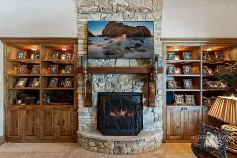 Living - 480 E Laguna Shore Ln, Eagle, ID 83616 photo 3 of 5