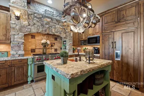 Kitchen - 480 E Laguna Shore Ln, Eagle, ID 83616 photo 4 of 5