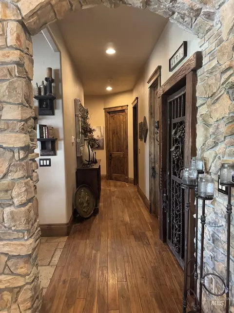 Entry Way - 480 E Laguna Shore Ln, Eagle, ID 83616 photo 5 of 5