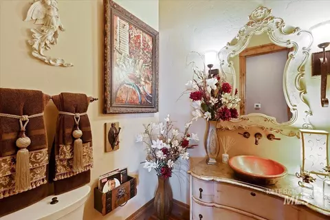 Bath - 480 E Laguna Shore Ln, Eagle, ID 83616 photo 5 of 5