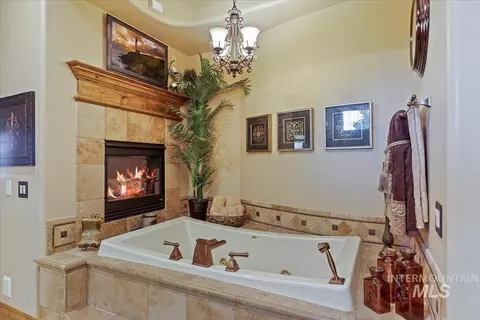 Bath - 480 E Laguna Shore Ln, Eagle, ID 83616 photo 1 of 5