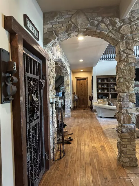 Entry Way - 480 E Laguna Shore Ln, Eagle, ID 83616 photo 4 of 5