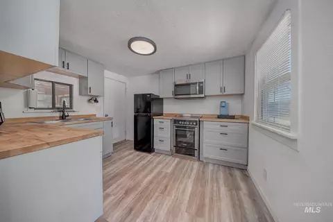 Kitchen - 331 E 4th St, Weiser, ID 83672 photo 1 of 2