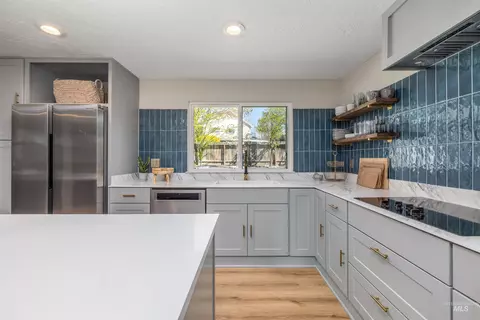 Kitchen - 898 N Pebble Beach Way, Eagle, ID 83616 photo 5 of 8