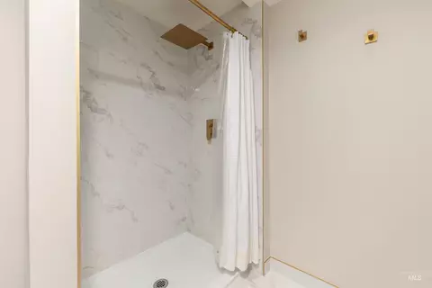 Bath - 898 N Pebble Beach Way, Eagle, ID 83616 photo 2 of 5